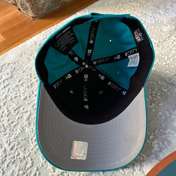 Great like new stuff for Miami Dolphins Fans! - Picture 3 of 4
